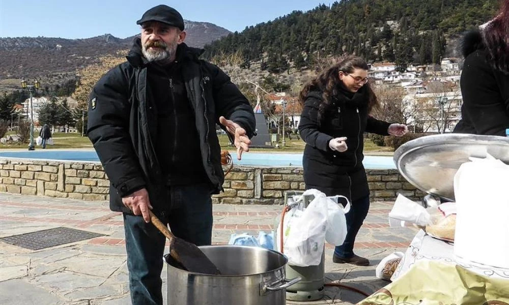 Εθελοντής του «Ο άλλος άνθρωπος»: «Μαγειρεύαμε με ό,τι έφερνε ο κόσμος στις σακούλες»